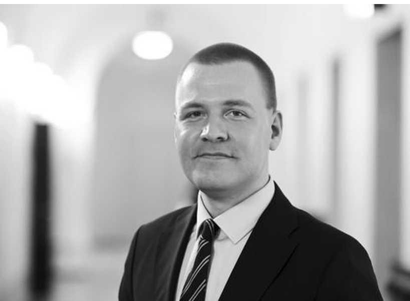 OVO JE POSLANIK (30) KOJI JE PRONAĐEN MRTAV U FINSKOM&hellip;