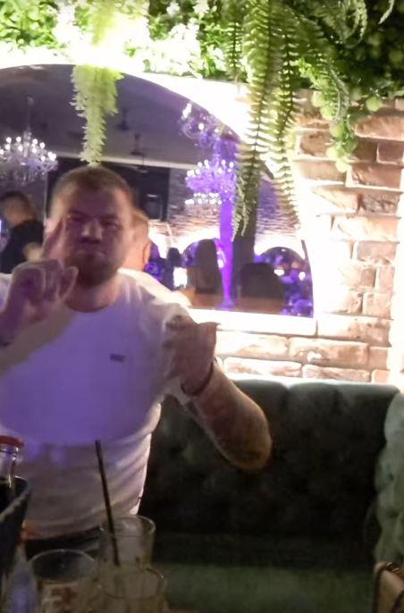 LUDNICA NA SLAVLJU BORE SANTANE: Došla mu sva rijaliti elita. Maja Marinković flertovala sa MILJANINIM BIVŠIM, a evo s kim je bio Janjuš u separeu (FOTO)