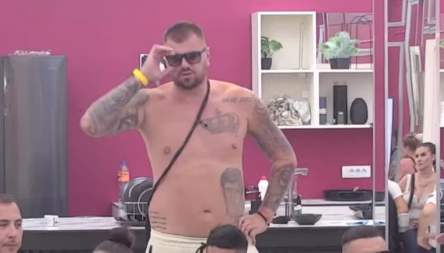 „ŽIVIŠ NA KAMATI OD BABINE PENZIJE“ Janjuš prozvao cimera pred svima: Ne postoji nijedan učesnik Elite kao ti