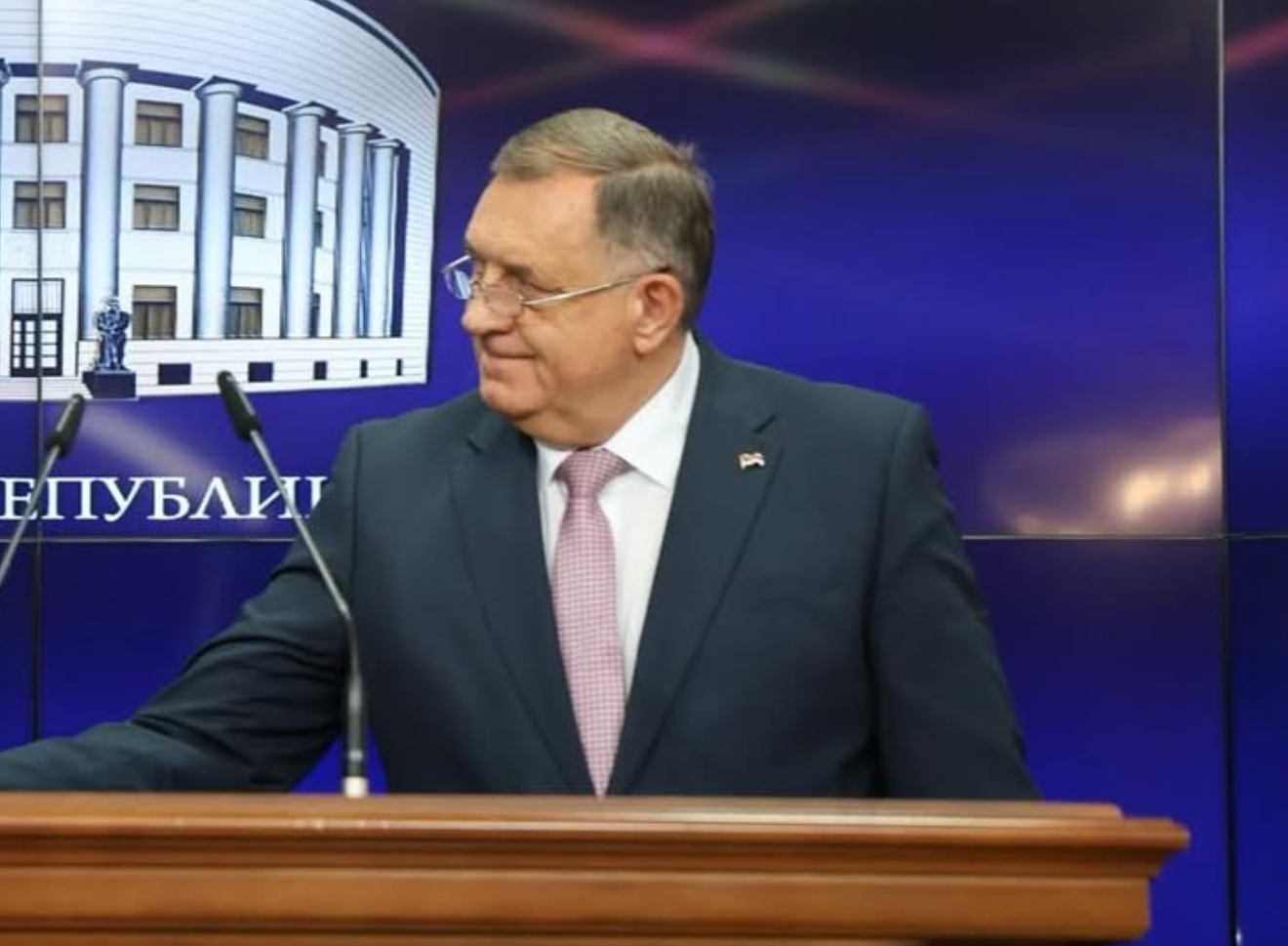 Dodik se oglasio zbog stanja Halida Bešlića, javnost zabrinuta: „Želim&hellip;