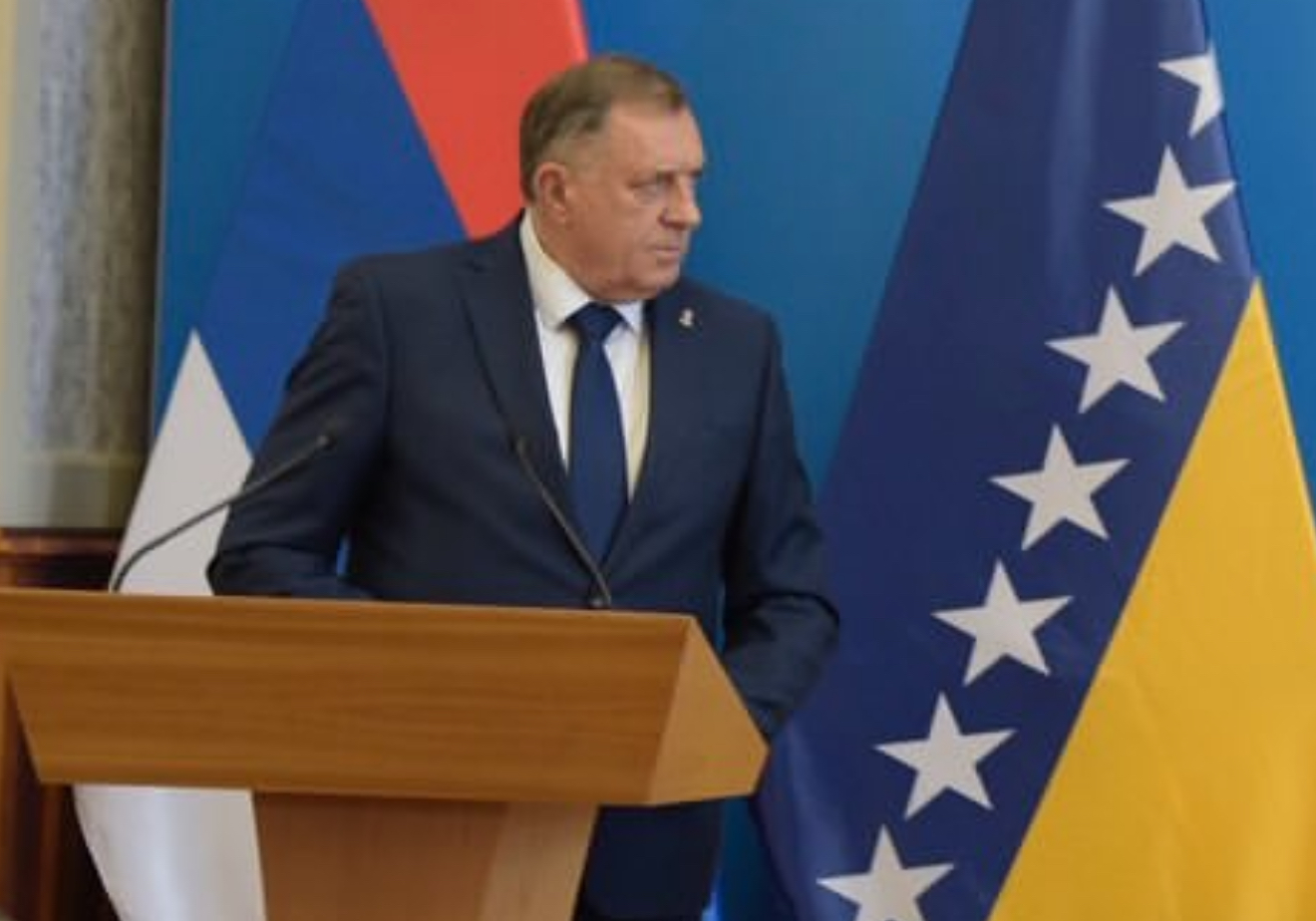 DODIK SE ZVANIČNO POVUKAO SA MESTA PREDSEDNIKA: Ovlašćenja preneo na&hellip;