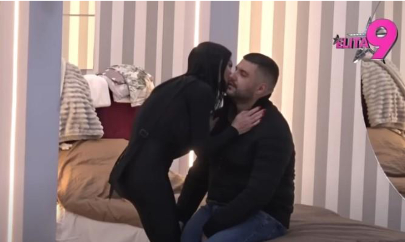 STANIJA ODE U ZABORAV! Asmin Durdžić razmenjuje nežnosti s cimerkom:&hellip;