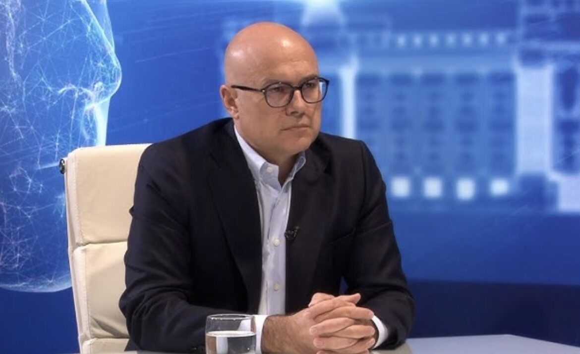 VUČEVIĆ PRAVO U METU: Đokić da ne govori o obnovi školstva,od fakulteta napravio političke baze!