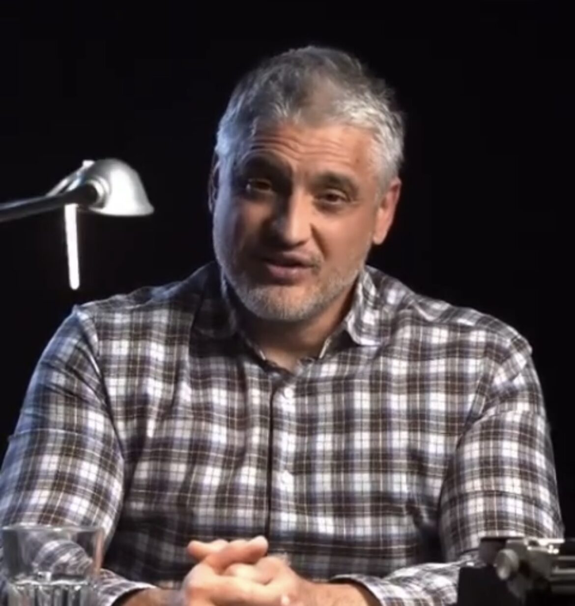 „Bio je sav krvav, mene su izvukli napolje“ Čeda Jovanović otkrio detalje brutalne tuče u kafiću