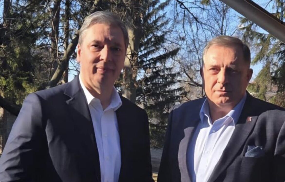 „O NAJVAŽNIJIM REGIONALNIM PITANJIMA, SARADNJI IZMEĐU SRBIJE I SRPSKE“ Vučić se oglasio nakon sastanka s Dodikom, pa se našalio: Naočare na popravci! (FOTO)