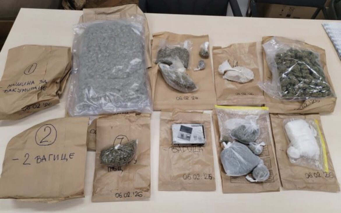POLICIJA U NIŠU RAZOTKRILA DILERSKU ŠEMU, PRONAĐEN „ŠTEK“ STAN SA KOKAINOM , HEROINOM I MARIHUANOM! Velika zaplena narkotika, pao ovaj trojac! (foto)