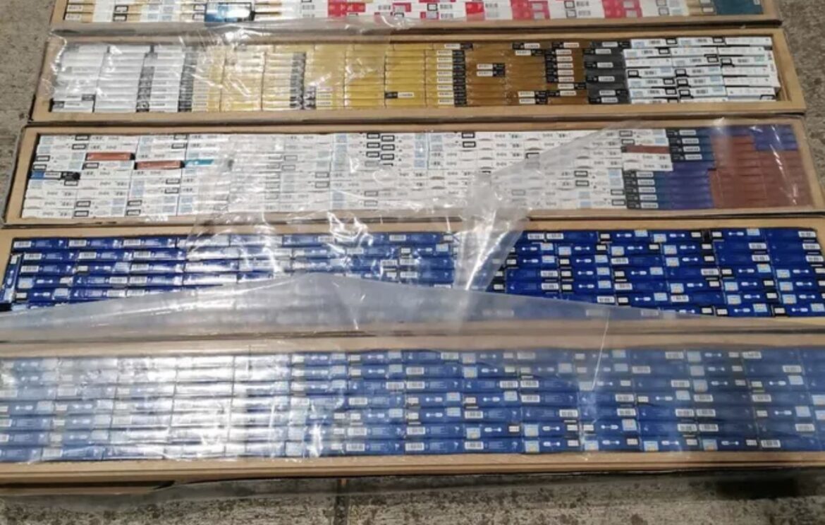 Krili cigarete u paketima laminata: Carinici razotkrili pokušaj krijumčarenja, vrednost robe preko 18.000 evra