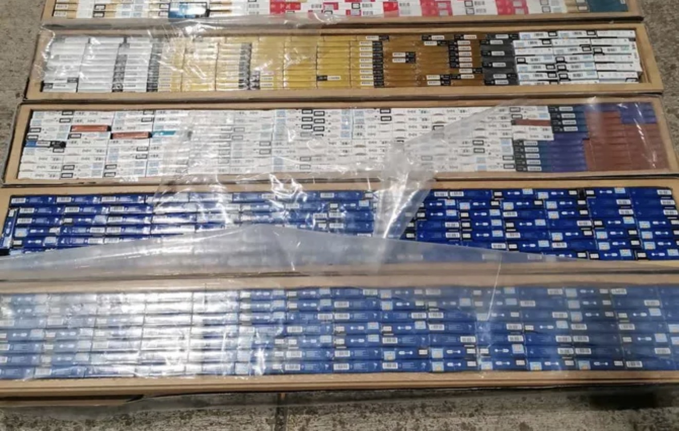 Krili cigarete u paketima laminata: Carinici razotkrili pokušaj krijumčarenja, vrednost&hellip;