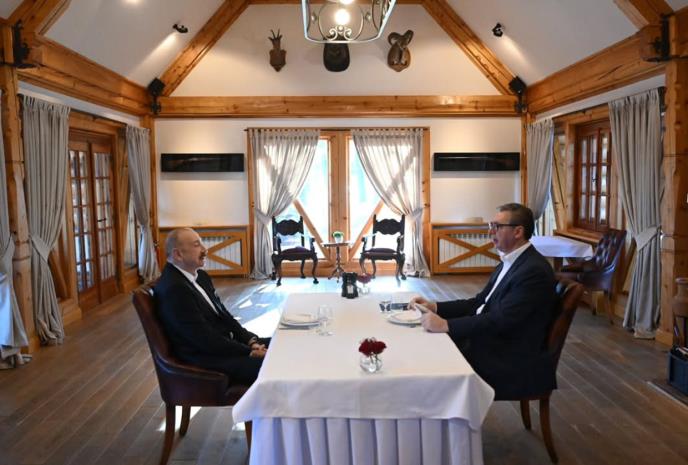 „U OPUŠTENOJ I SRDAČNOJ ATMOSFERI“ Predsednik Vučić otkrio detalje razgovora na radnom doručku s predsednikom Azerbejdžana Ilhamom Alijevim