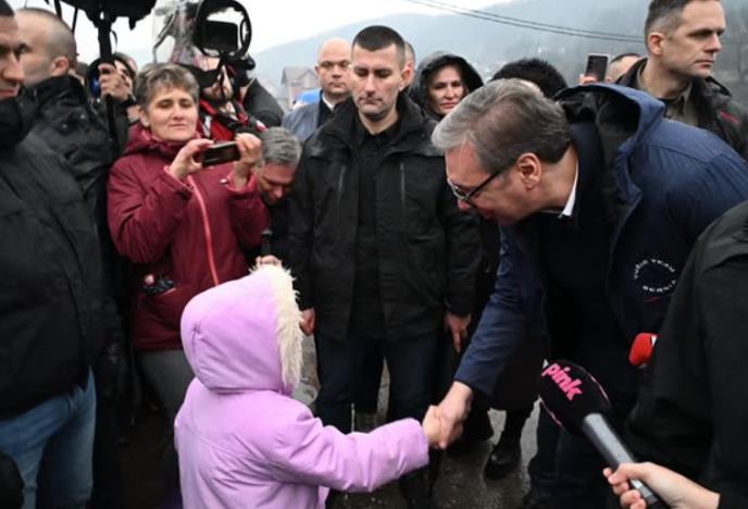 PREDSEDNIK VUČIĆ SE ZAHVALIO MEŠTANIMA RUDNE GLAVE NA PODRŠCI: Svuda je lepo, ali se najlepše osećam kad sam sa vama, sa svojim narodom (FOTO)