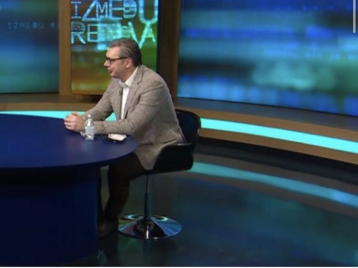 UŽIVO VUČIĆ O NAJVAŽNIJIM TEMAMA: Predsednik Srbije gost emisije „Između redova“