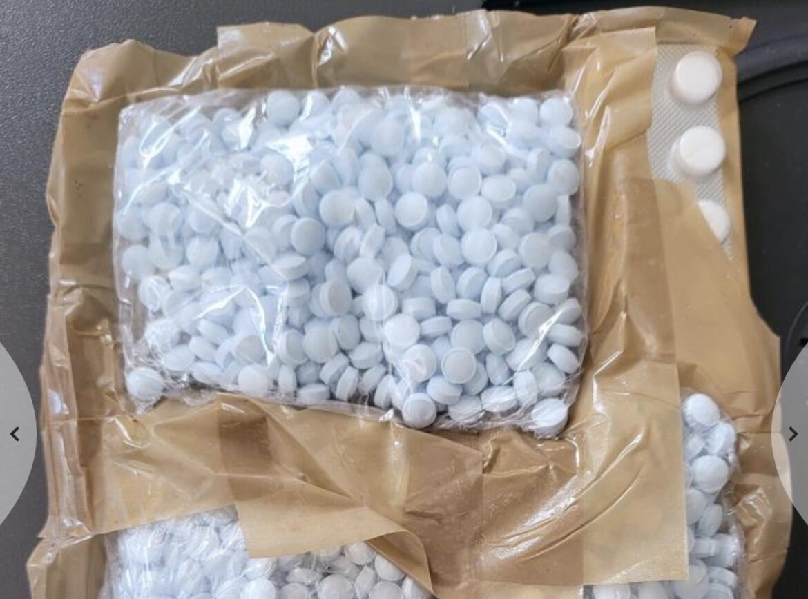 MUŠKARAC UHAPŠEN U INĐIJI: U autu imao 15.000 psihoaktivnih tableta!