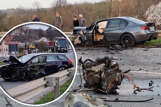 PRVE SLIKE UDESA KOD UMKE: Tri osobe povređene, prednji delovi vozila potpuno neprepoznatljivi