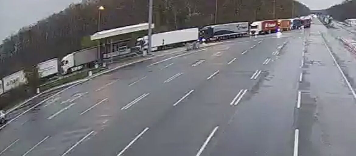 Čeka se i do OSAM SATI! Neviđene kolone na izlazu iz Srbije: Evo gde je od jutros najkritičnije