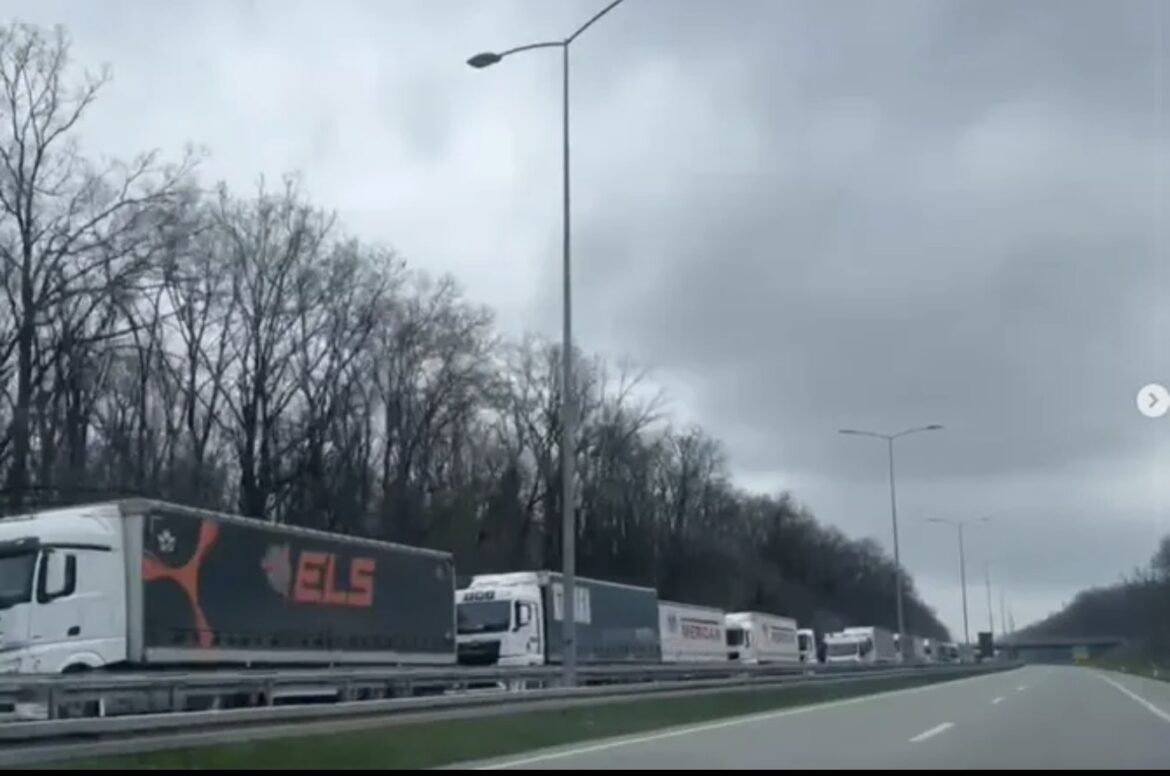 Teretna vozila čekaju i do šest sati na izlaz na graničnim prelazima