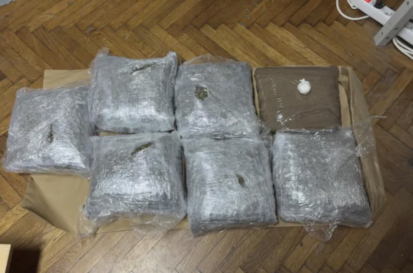 Policija zaplenila drogu u Spremskoj Mitrovici i Rumi: Uhapšena trojica