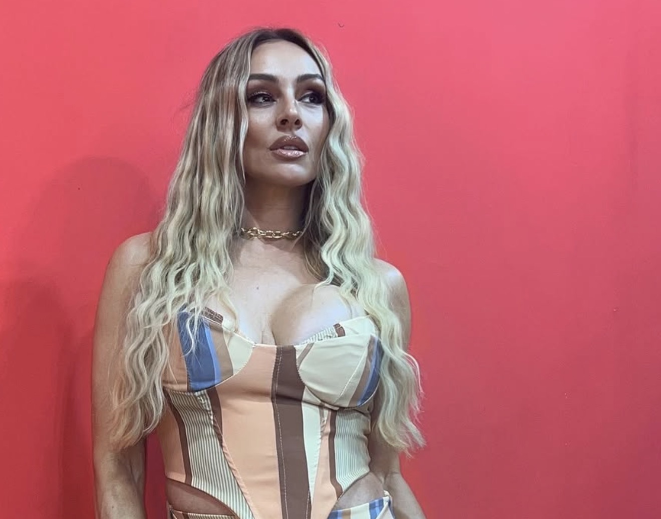Anabela sa zmijom oko vrata došla na koncert Devedesetih, pa&hellip;