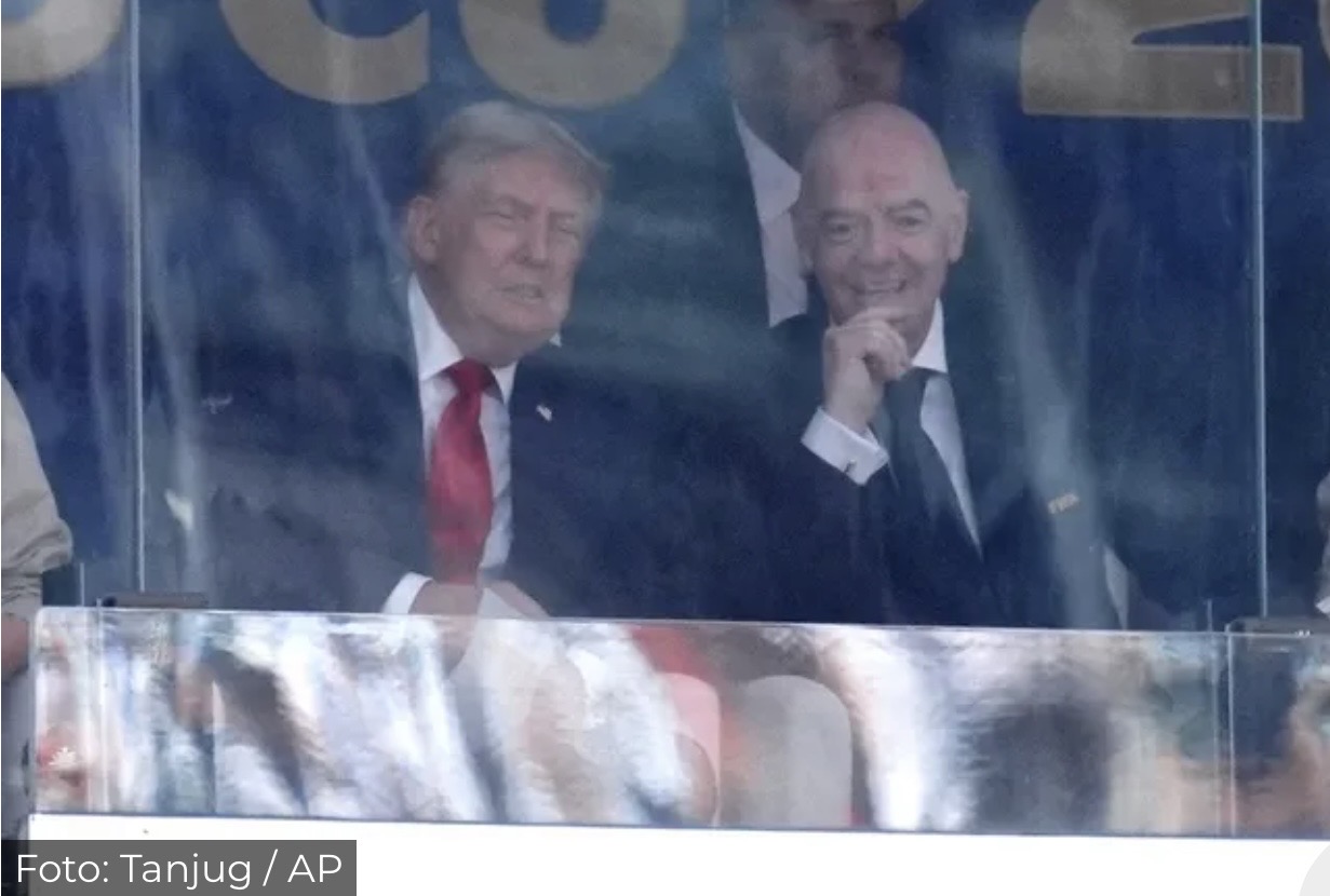 Donald Tramp došao na finale SP, Infantino odmah seo pored&hellip;