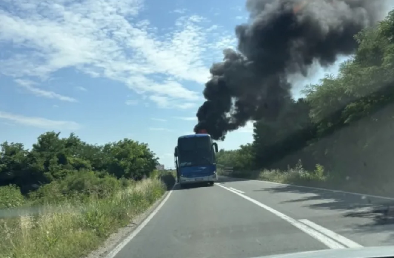 Vatra kulja iz autobusa! Veliki sudar kod Šapca, vozačima se&hellip;