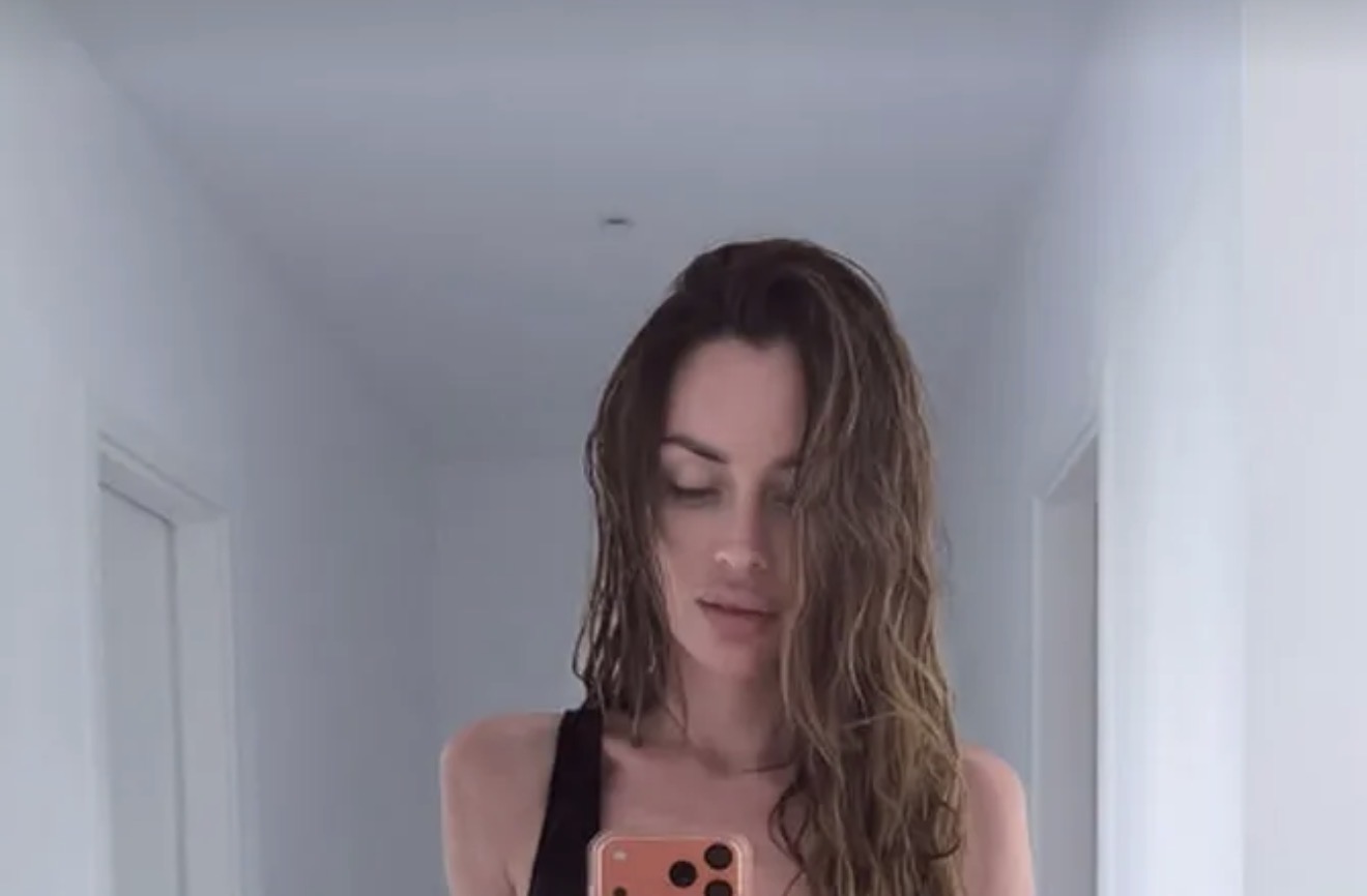 Mokra kosa, bikini i telo za čistu 10! Mina Amidžić&hellip;