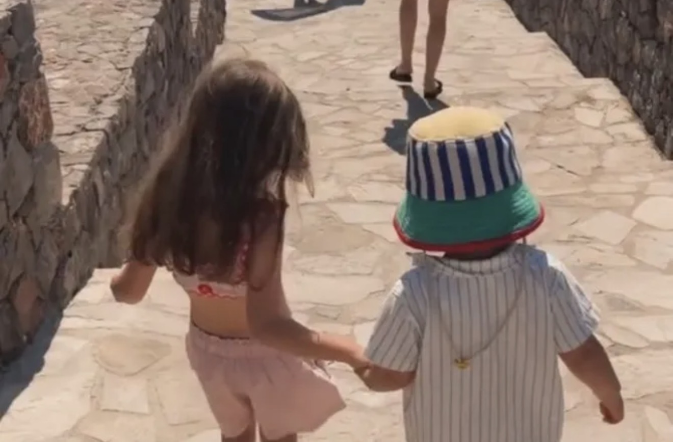Biković uslikao ćerku svoj koleginice sa svojim sinom: Letuje sa&hellip;