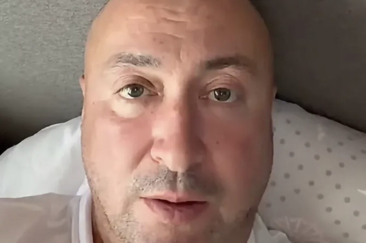“Ode kec”: Ðani ostao bez zuba, doživeo nezgodu? Pevač se oglasio iz lifta