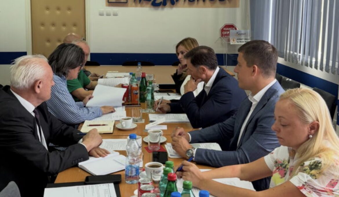 Vlada Srbije na pregovorima sa sindikatima: Minimalac ide na 600 evra, dogodine na 650 – odluka u utorak
