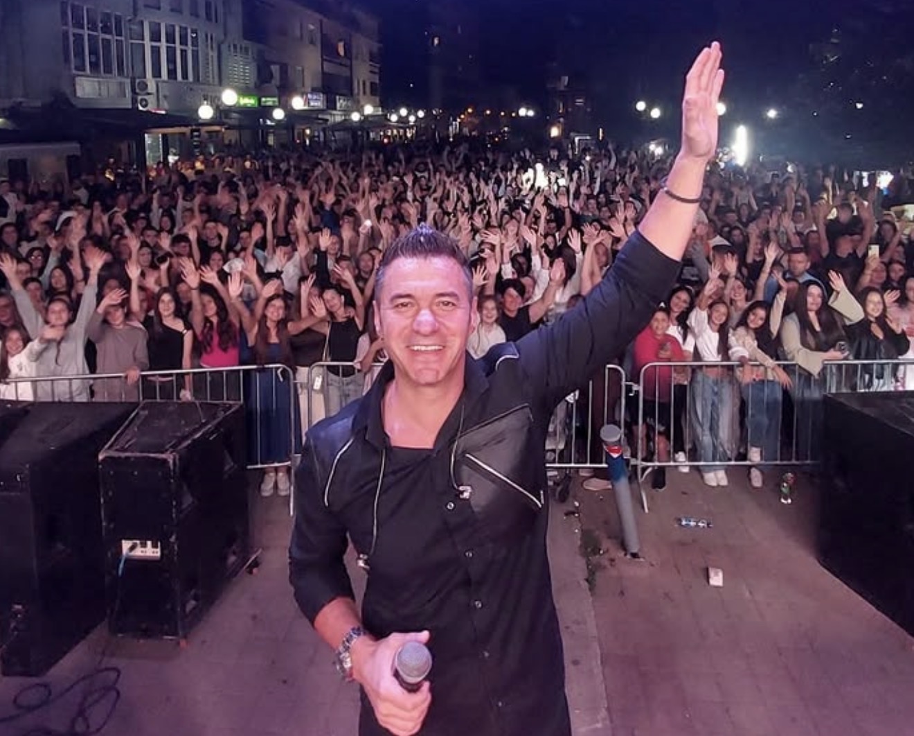 Opšti metež na koncertu Amadeus benda u Spužu! Masovna tuča&hellip;
