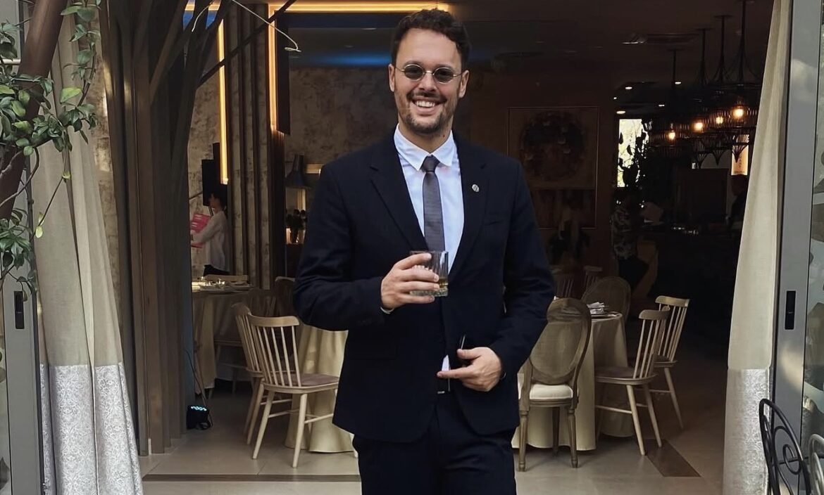 Igor sa trudnom ženom 1. put u javnosti: Ona blista u haljini, on puca od ponosa „Samo nek je živo i zdravo“