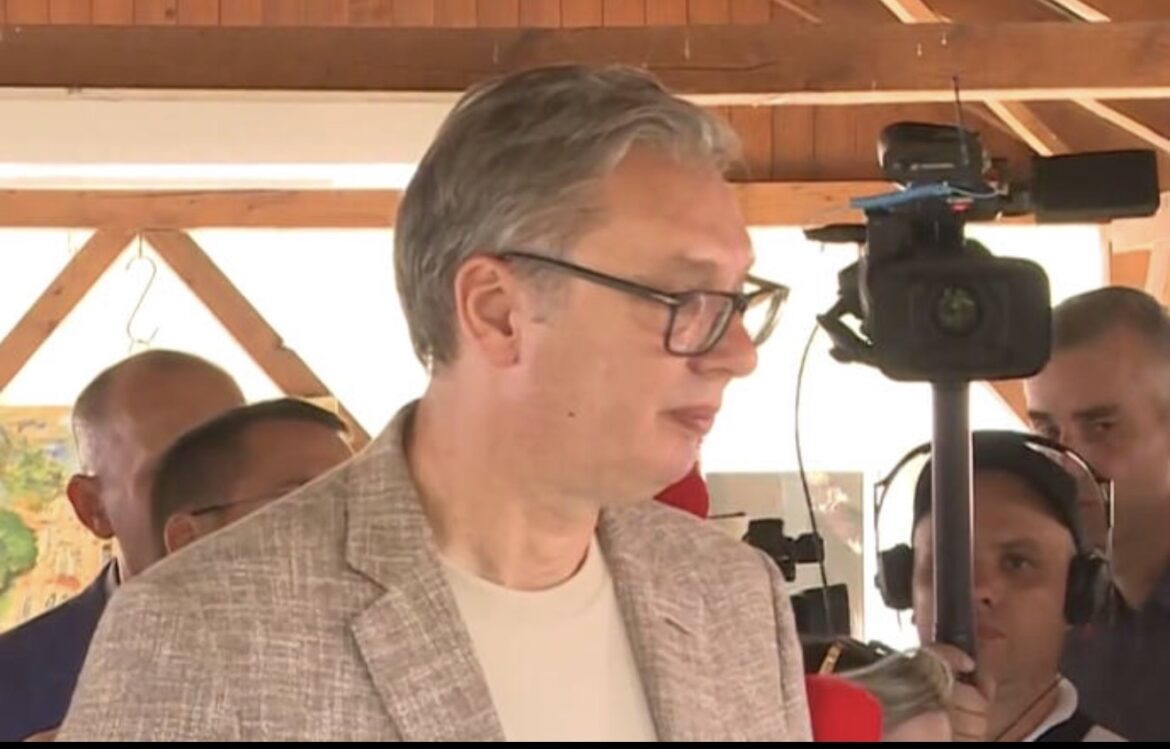 UŽIVO „ZA 15-ak DANA KREĆU RADOVI!“ Vučić u Novom Kneževcu razgovara sa narodom: Predsednik otkrio šta će biti urađeno za ovaj kraj (FOTO)