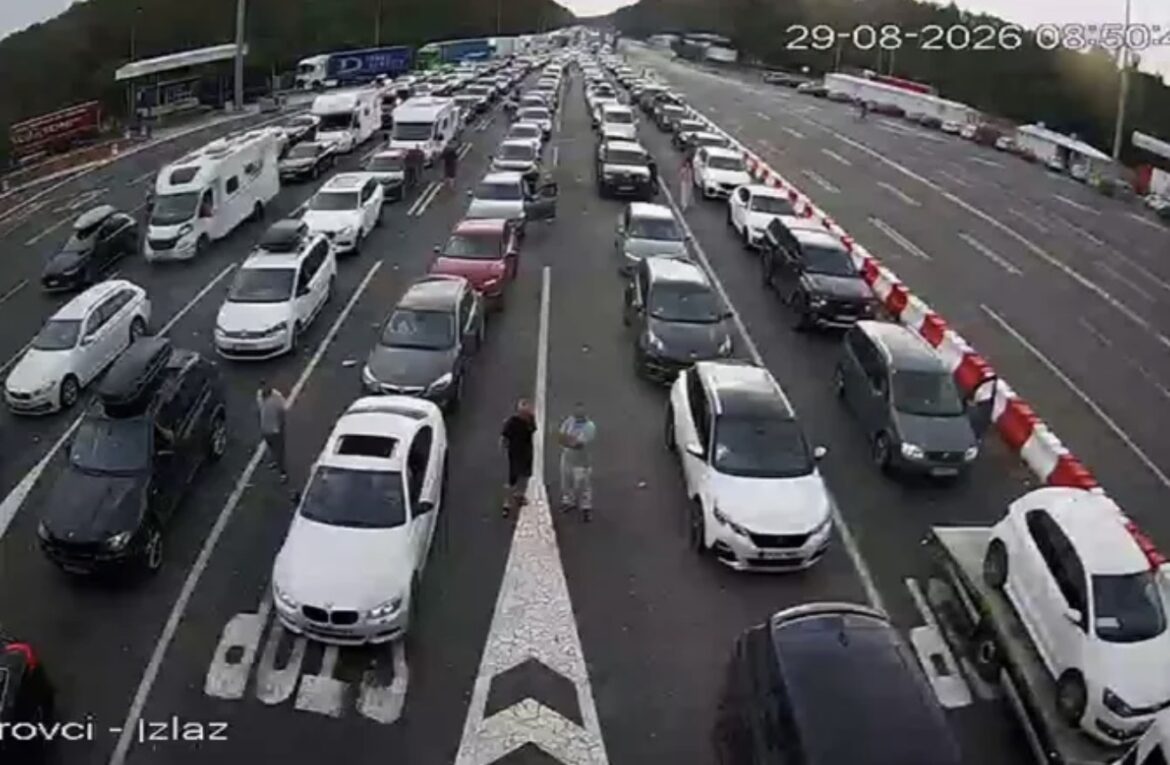 HAOS NA GRANICAMA! Kamioni čekaju i do SEDAM SATI na izlazu iz Srbije!