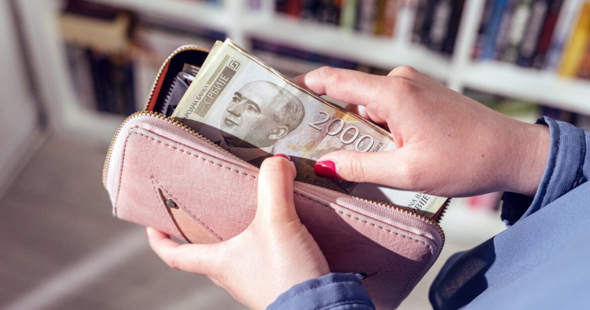 STIŽE 12.500 DINARA NA RAČUNE GRAĐANA – Ovo su svi detalji isplate
