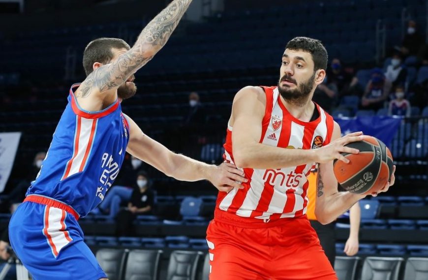 EFES TROJKAMA RAZBIO UMORNU ZVEZDU: Turski klub na krilima Larkina i Micića DEKLASIRAO crvene-bele u Istanbulu!