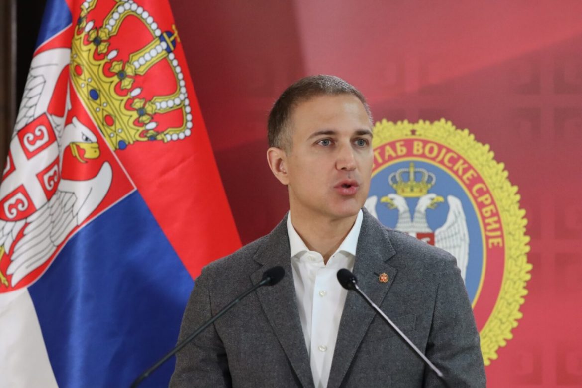 Snažna vojska jednako je snažna Srbija: Ministar Stefanović podneo referat predsedniku