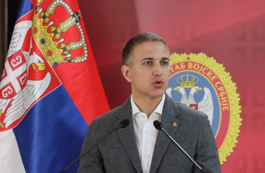 Snažna vojska jednako je snažna Srbija: Ministar Stefanović podneo referat predsedniku