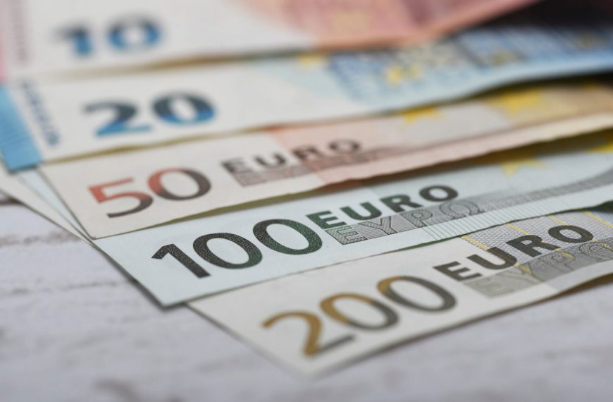 Građani, evo kad kreću PRIJAVE za 60 evra i ko će dobiti VIŠE od toga: Otkriveni detalji isplate pomoći