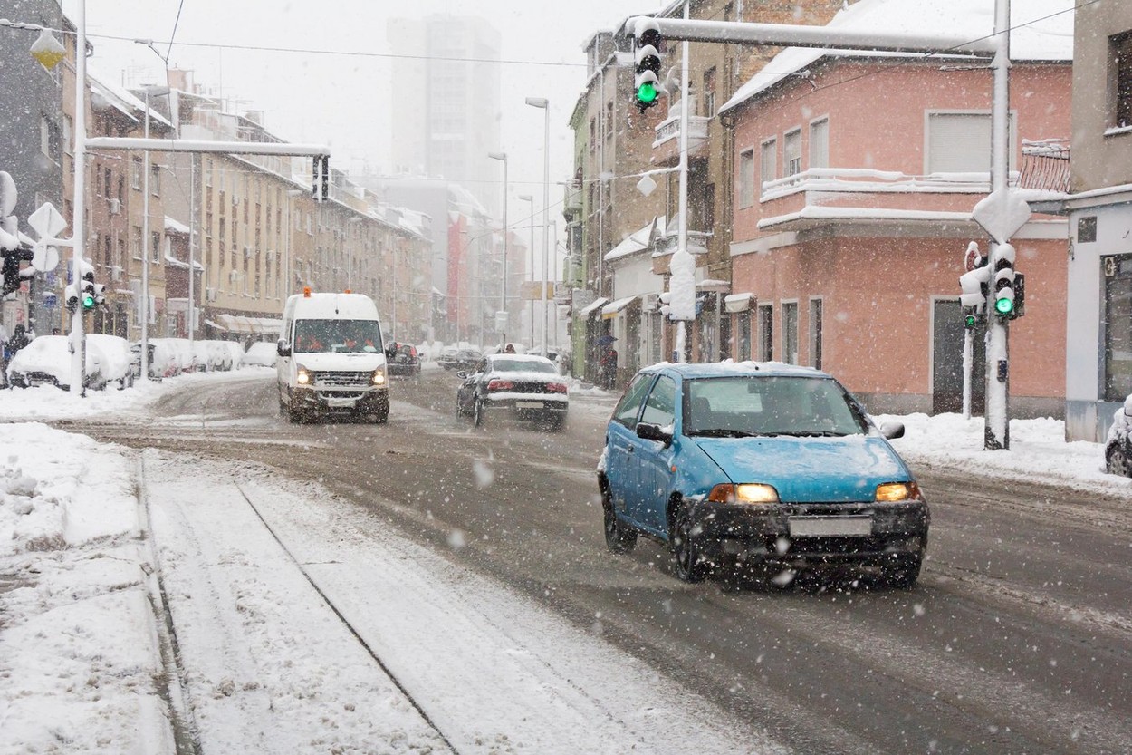 Vožnja po snegu i ledu: Ova PRAVILA mora da zna&hellip;