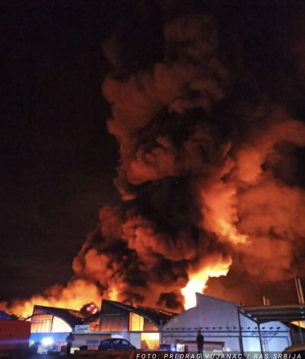 GORI FABRIKA NAMEŠTAJA Veliki požar u industrijskoj zoni u Valjevu