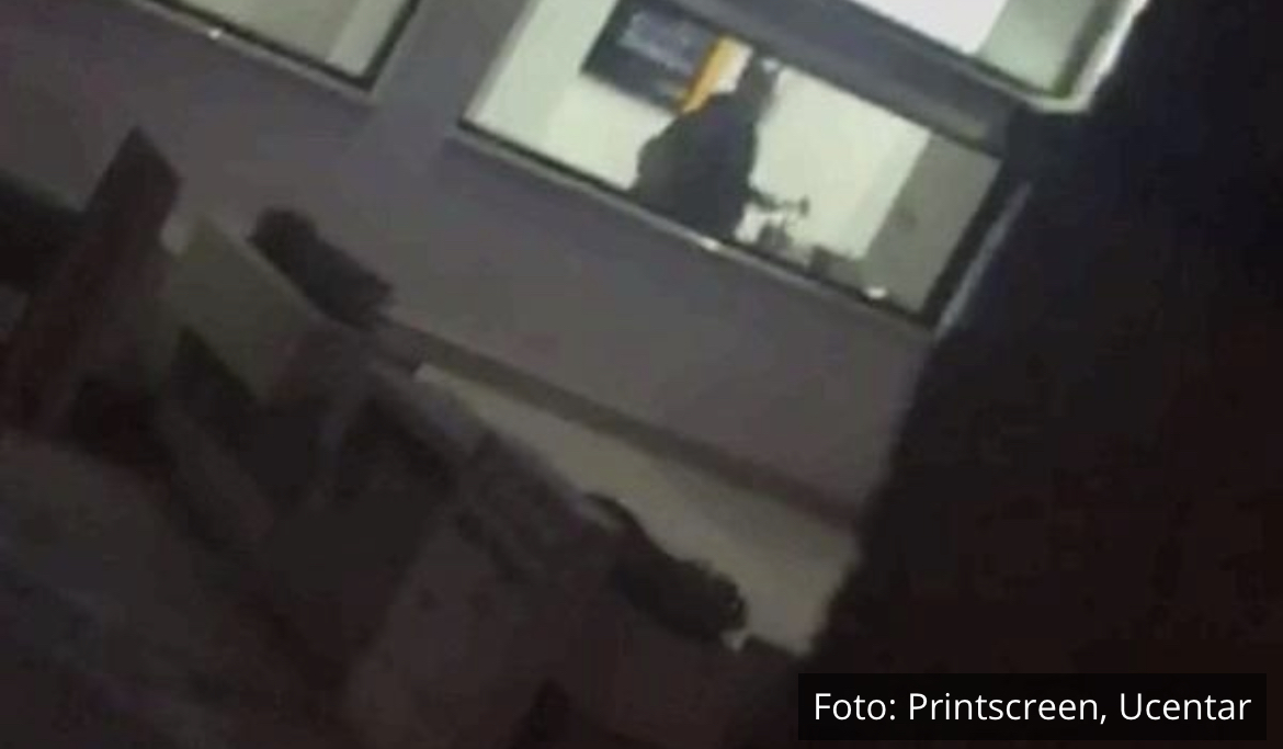 LUDILO U ARANĐELOVCU: Mladić upao u zatvorenu banku i demolirao je (video)