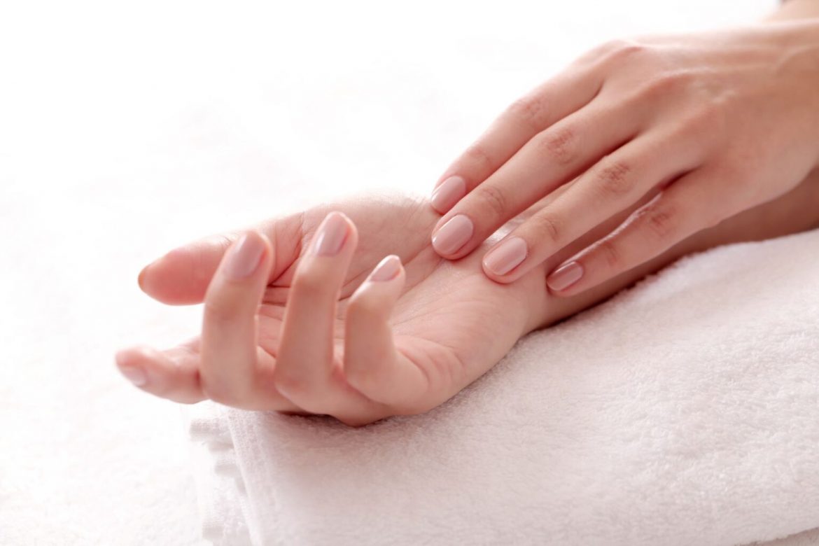 Hladnoća isušuje kožu ruku: Iskoristite VAZELIN i povratite mekoću