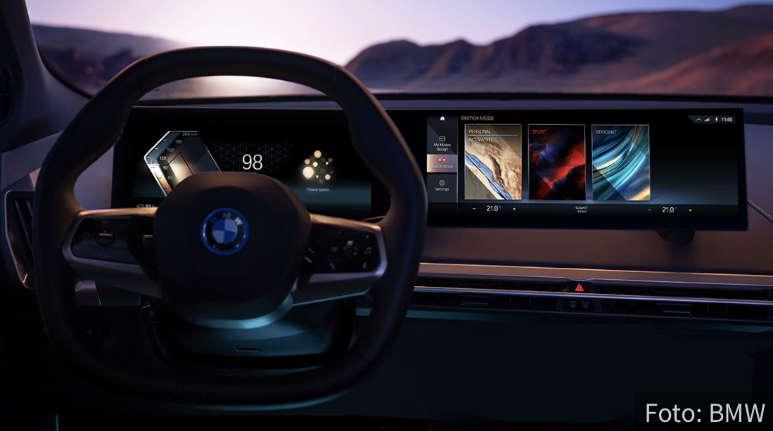Obožava da priča! BMW iDrive ima “zakrivljen” ekran i malo dugmića (VIDEO)