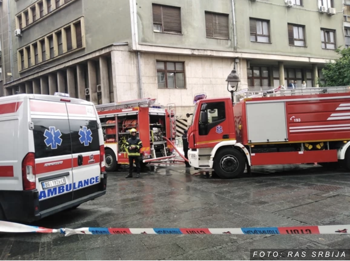„Momku izgorela kosa, jednu ženu odvezla Hitna!“ Očevici eksplozije u centru Beograda za Blic (FOTO)