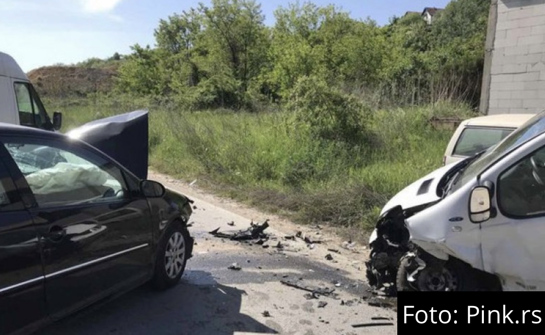 TEŠKA SAOBRAĆAJKA KOD TUTINA: Sudarila se dva vozila, petoro dece povređeno