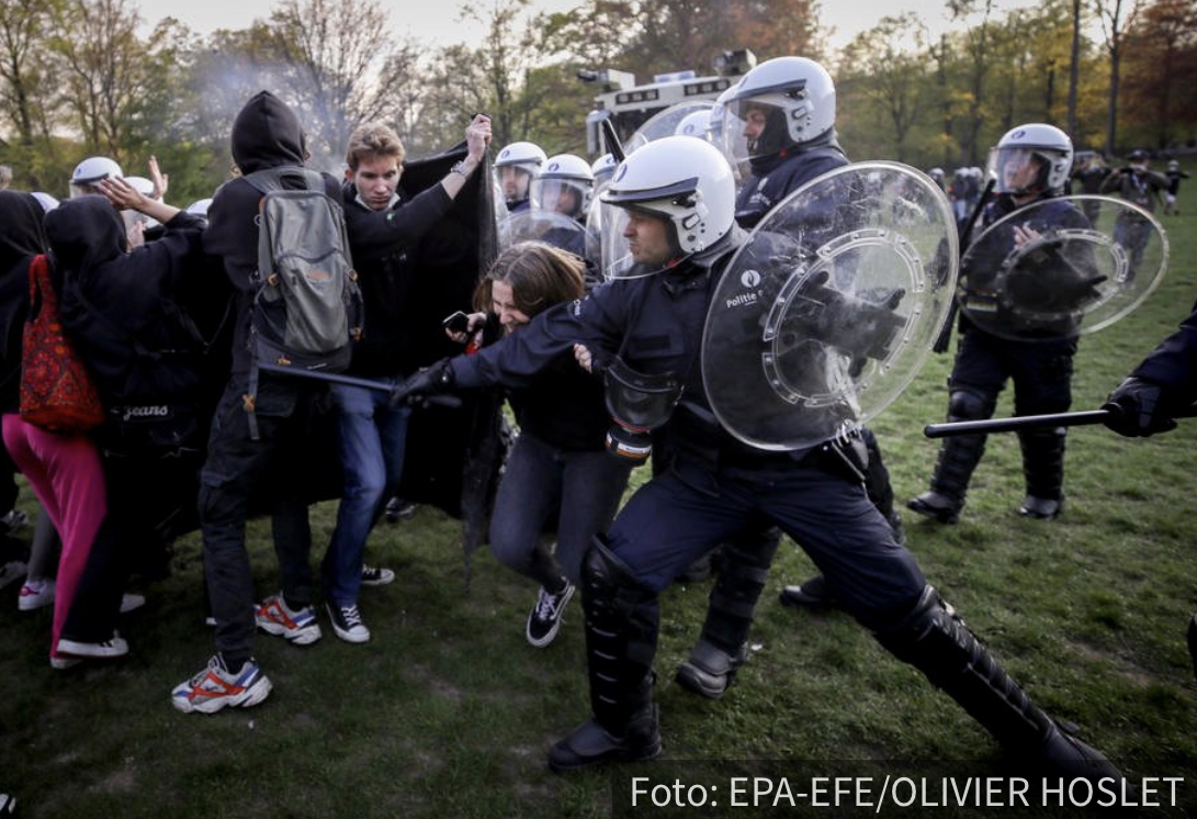 HAOS na protestima u Briselu: Policija suzavcima i vodenim topovima RAZBILA korona žurku