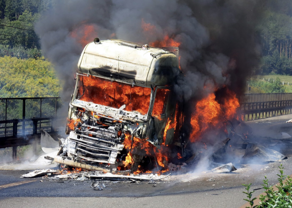 DRAMA na auto-putu kod Predejana: Zapalio se kamion, ZATVOREN saobraćaj ka Nišu
