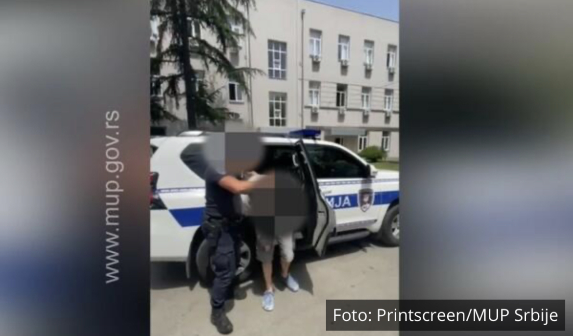 MUNJEVITA AKCIJA BEOGRADSKE POLICIJE: Pogledajte kako je uhapšen muškarac sa snimka prebijanja devojke na Adi! (VIDEO)
