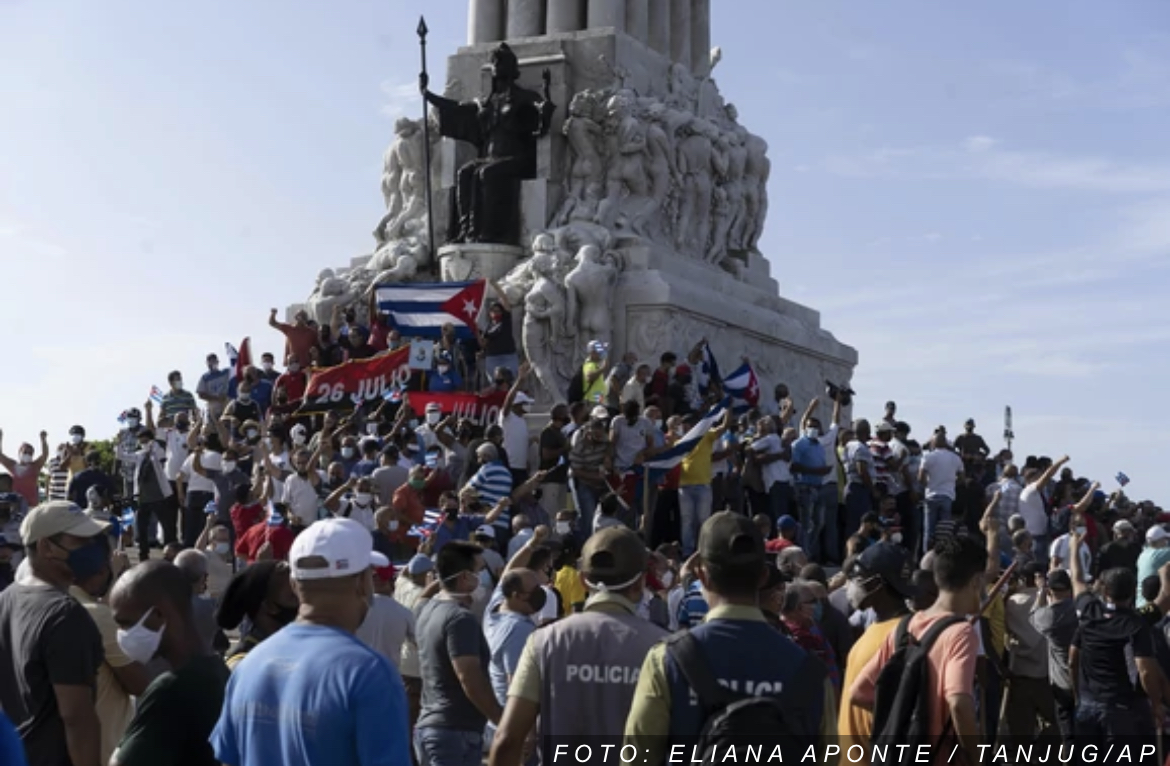 „Najveći protesti za više decenija“: Hiljade Kubanaca na ulicama, traže ostavku predsednika (FOTO)