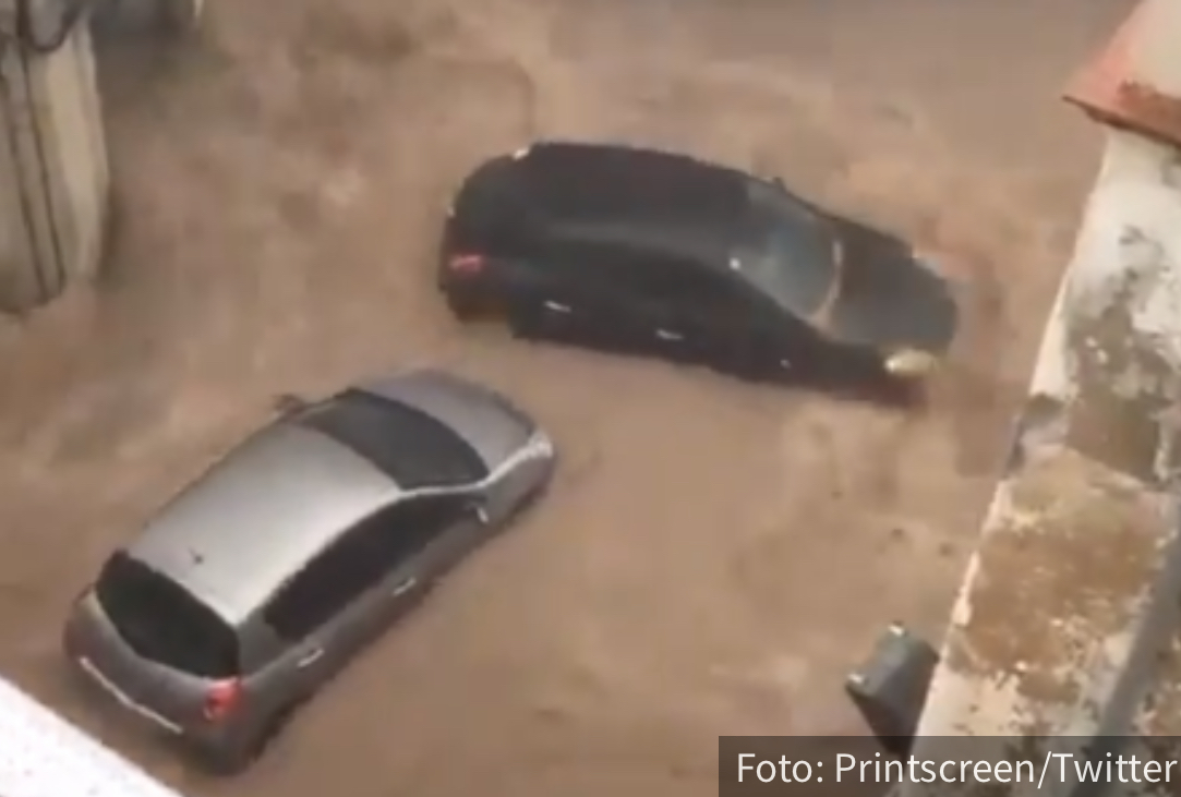 Dramatični snimci iz Španije: OLUJNA kiša potopila ulice, bujice nosile kola i drveće (VIDEO)