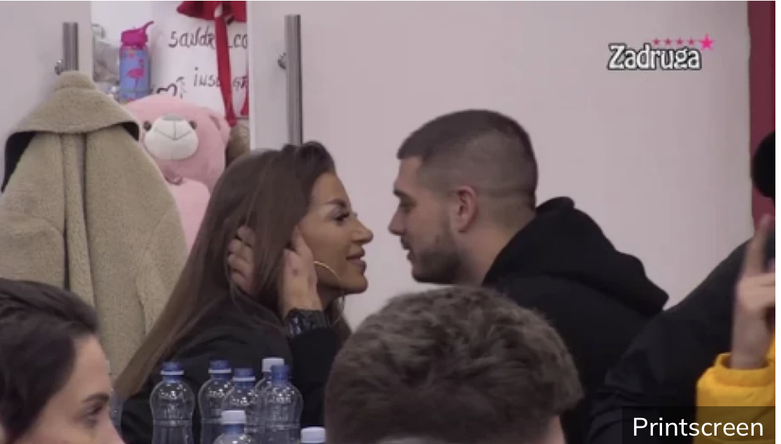 DEJAN I DALILA OZVANIČILI POMIRENJE POLJUPCEM! U inat Filipu se dohvatili usred emisije uživo i šokirali gledaoce i zadrugare ovim postupkom!
