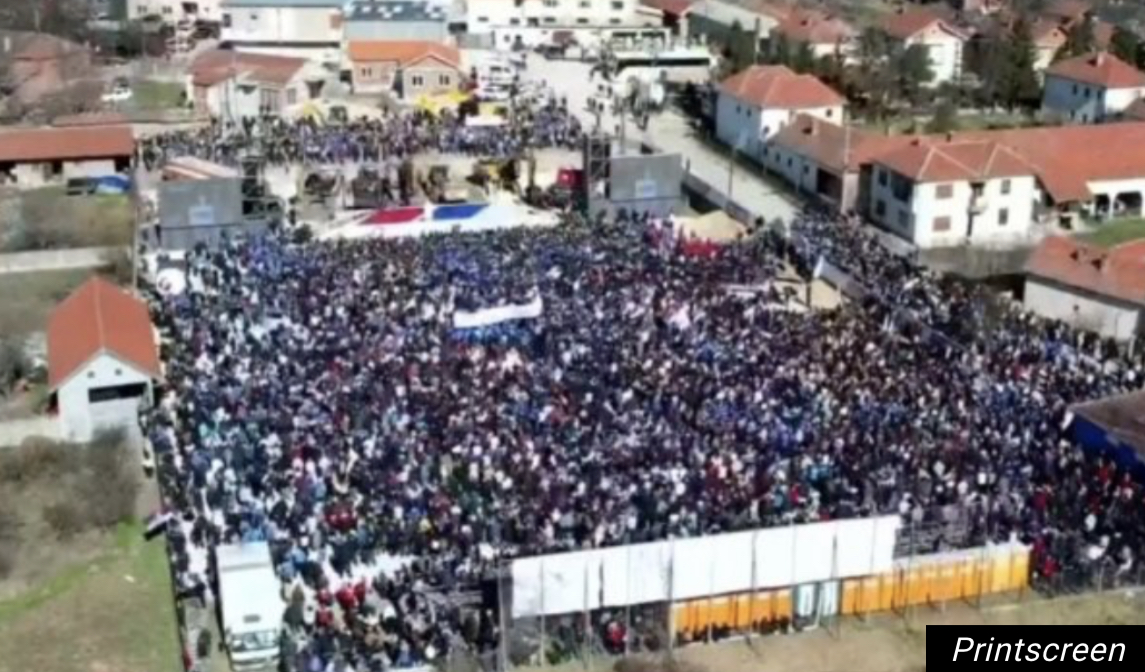 (FOTO) SLIKE GOVORE VIŠE OD REČI! Najmanje 20.000 ljudi u Merošini podržalo Vučića! Orilo se „Aco, Srbine“!